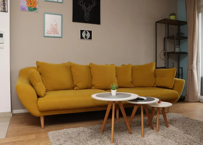 New Elegant Apartment With Free Parking And Wifi