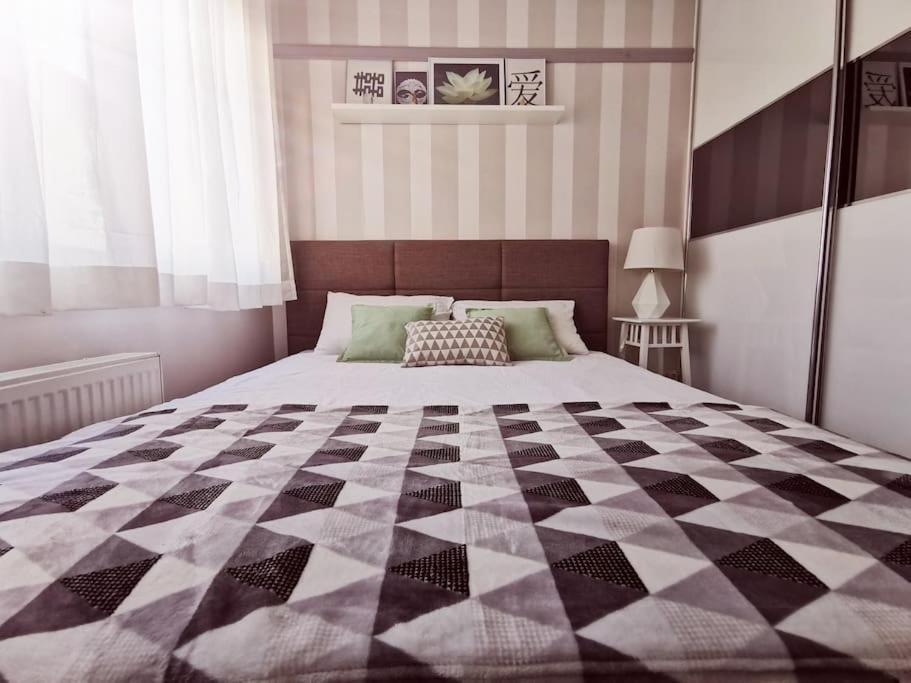 Appartamento New Elegant With Free Parking And Wifi *